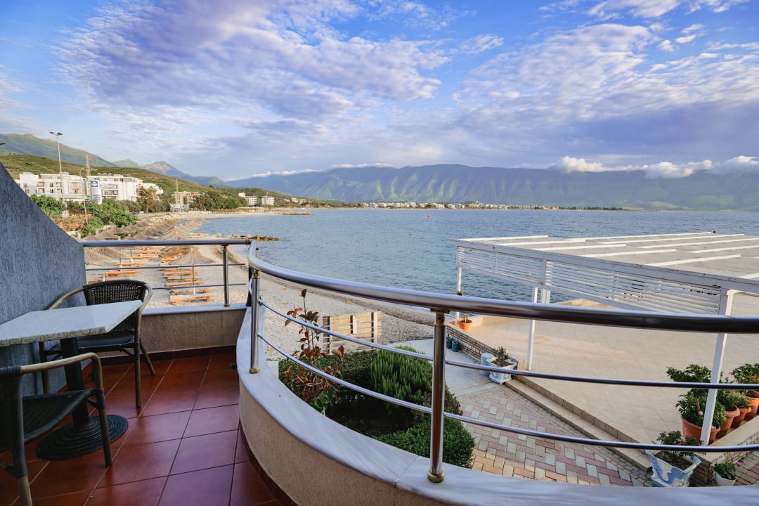 Strand Grand Hotel Aita