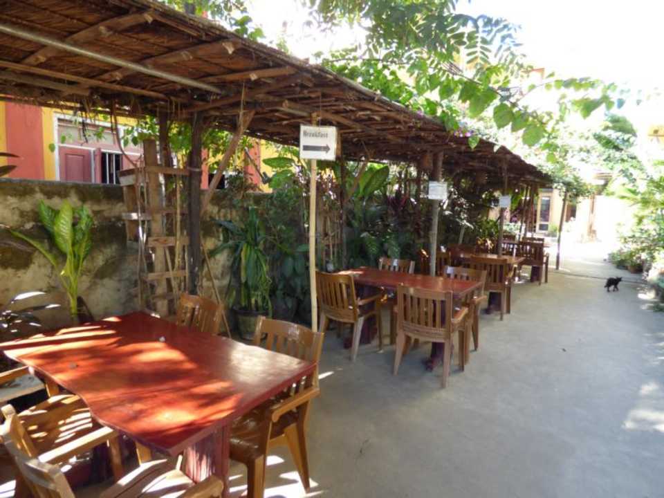 Restaurant Mr. Charles Guesthouse & Hotel