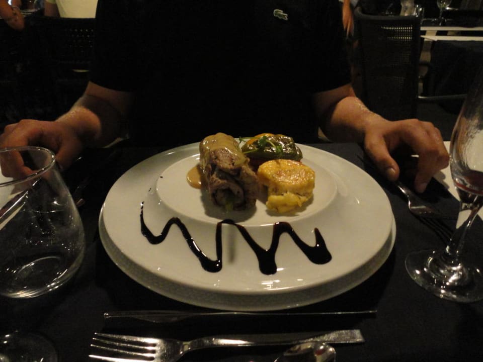 Hauptgang beim Abendessen Aquagrand Artistic Luxury Beach Resort - Adults only