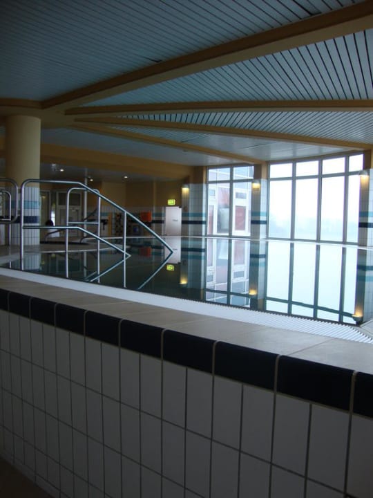 Toller Pool, etwas frisch, super Aussicht  Arthotel ANA Hafen City