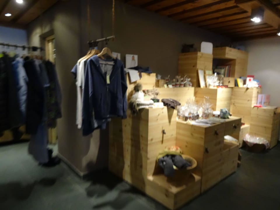 Hotelshop bei der Lobby Holzhotel Forsthofalm