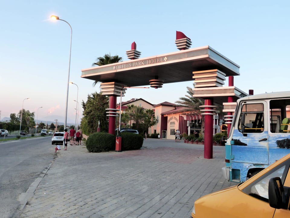 Eingangstor  Hotel Orfeus Park