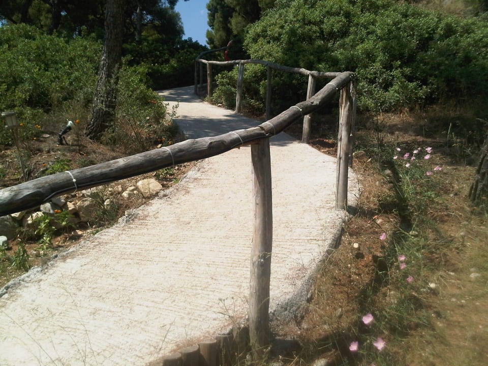 Sharp and long road from the hotel to the restaurant Hotel Melissa Gold Coast