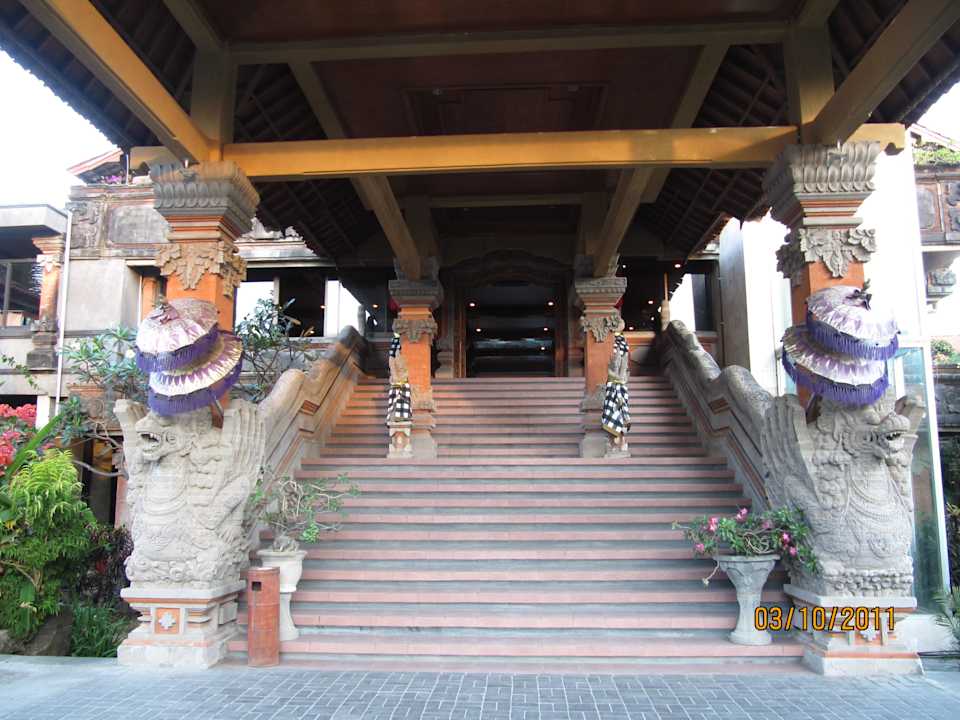 Eingang Hotel Sari Segara