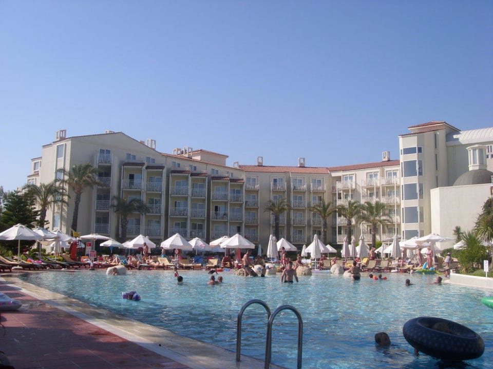 Hotel und Pool PALOMA Perissia