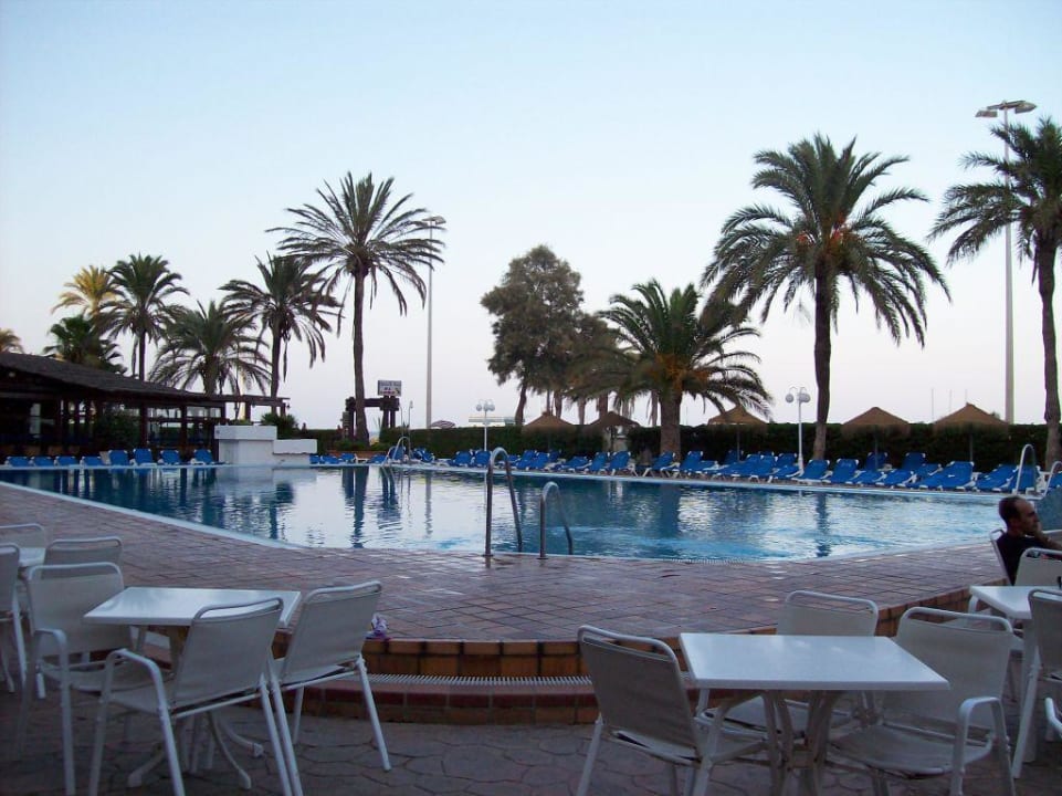 Pool am Abend Hotel Best Sabinal