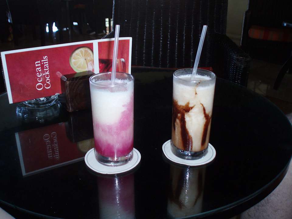 Miami Beach und Dori Monkey Ocean Blue & Sand