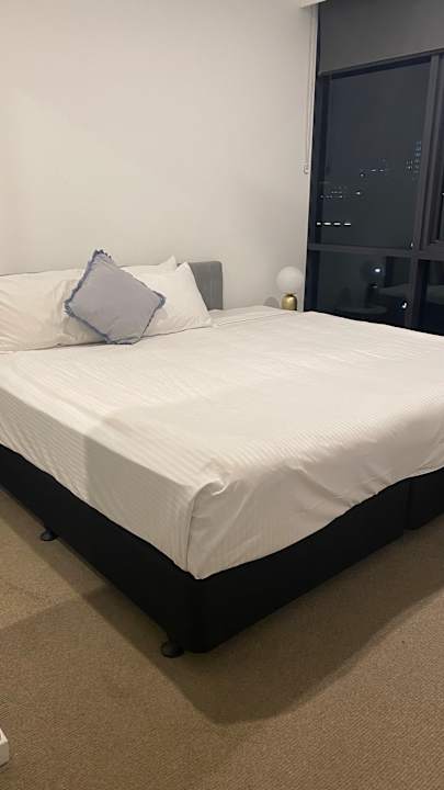 Zimmer Hope Street Apartments by CLLIX