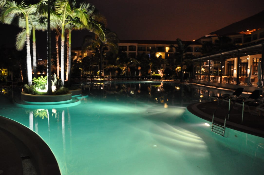 Poolanlage abends Suite Hotel Eden Mar - PortoBay