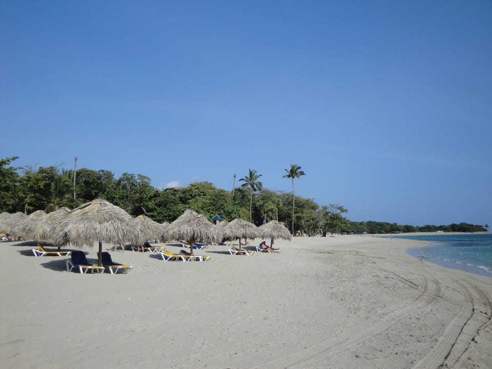 Hotelstrand nach links Iberostar Waves Costa Dorada
