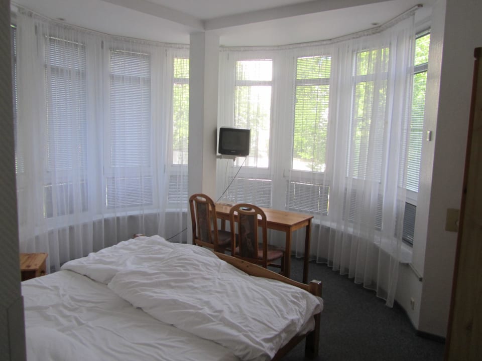 Das Eckzimmer ist recht groß. G&S Hotel Atlantic