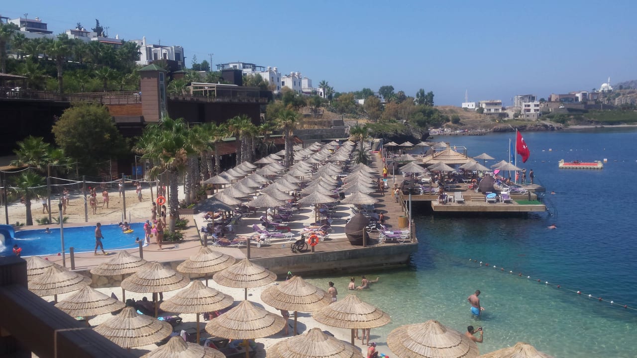 Widok z basenu nr2 Delta Hotels By Marriott Bodrum