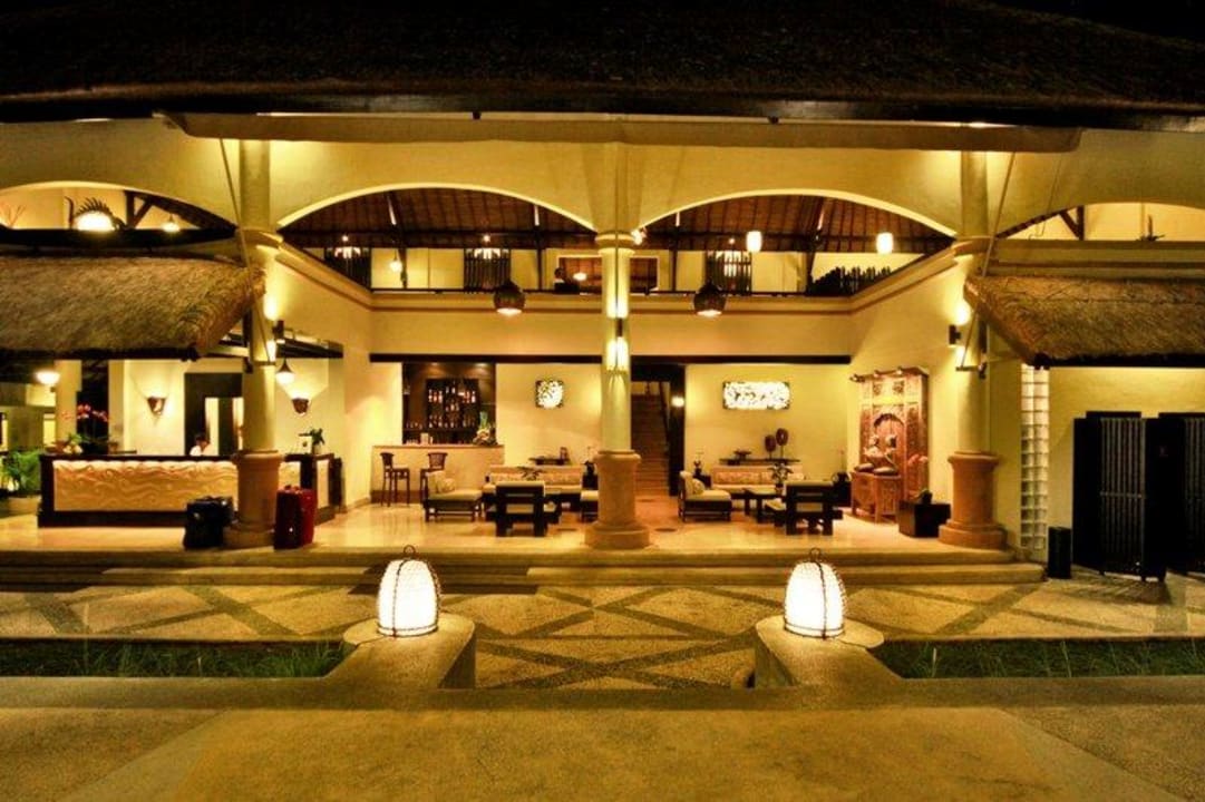 The view of lobby and Kedis Restaurant (above) Villa Seminyak Estate & Spa