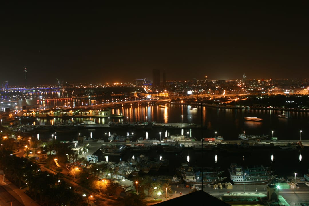 Blick vom Pool von der 15.Etage bei Nacht Golden Sands Hotel Creek