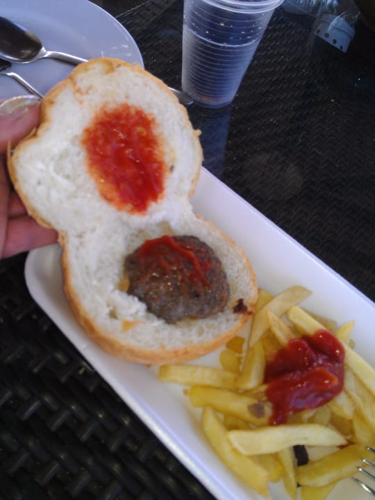 "Snack" Party Frikadelle mit halbgaren Pommes Kahramana Park