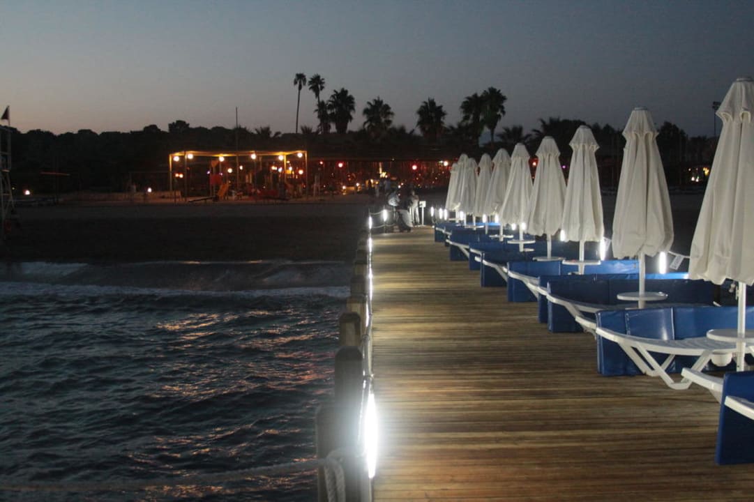 Pier nachts  Blue Waters Club