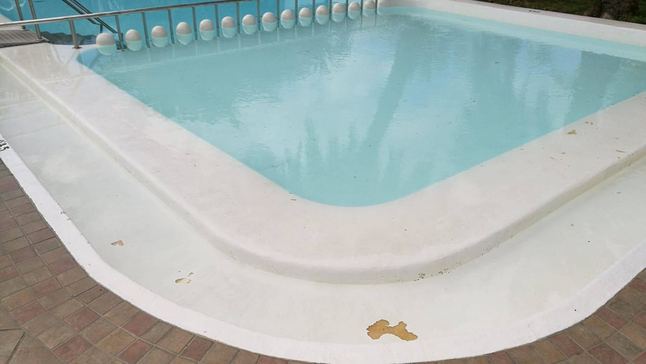 Fehlstellen Farbanstrich Kinderpool HL Miraflor Suites Hotel