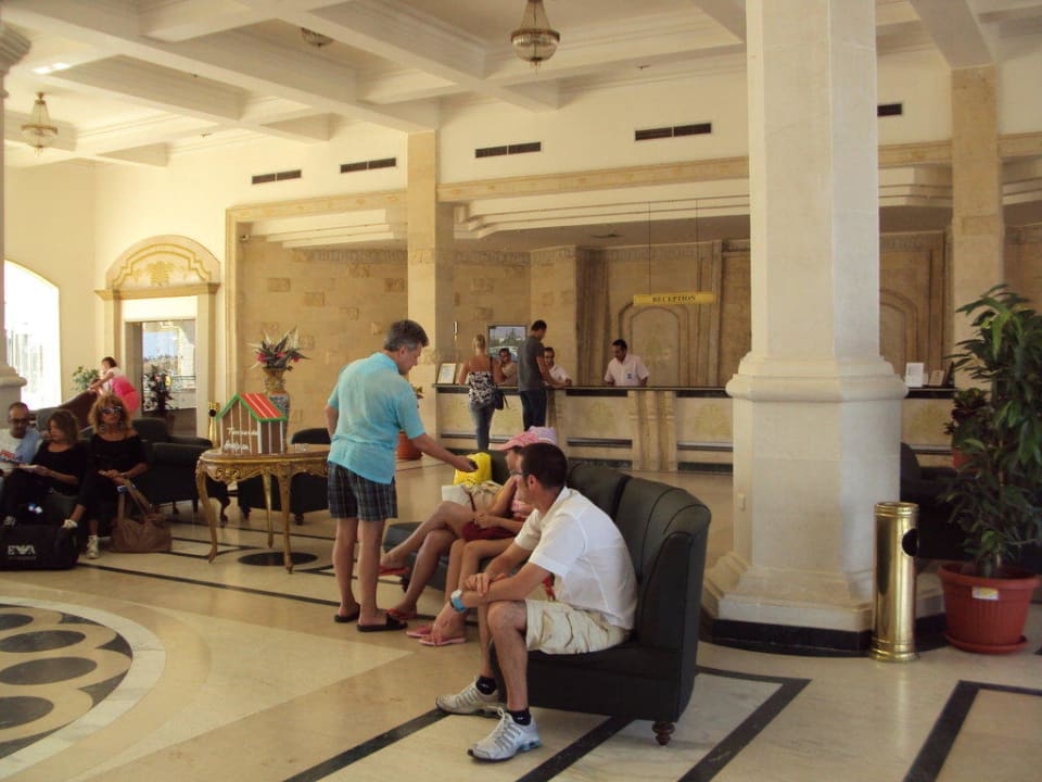 Lobby Brayka Bay Resort