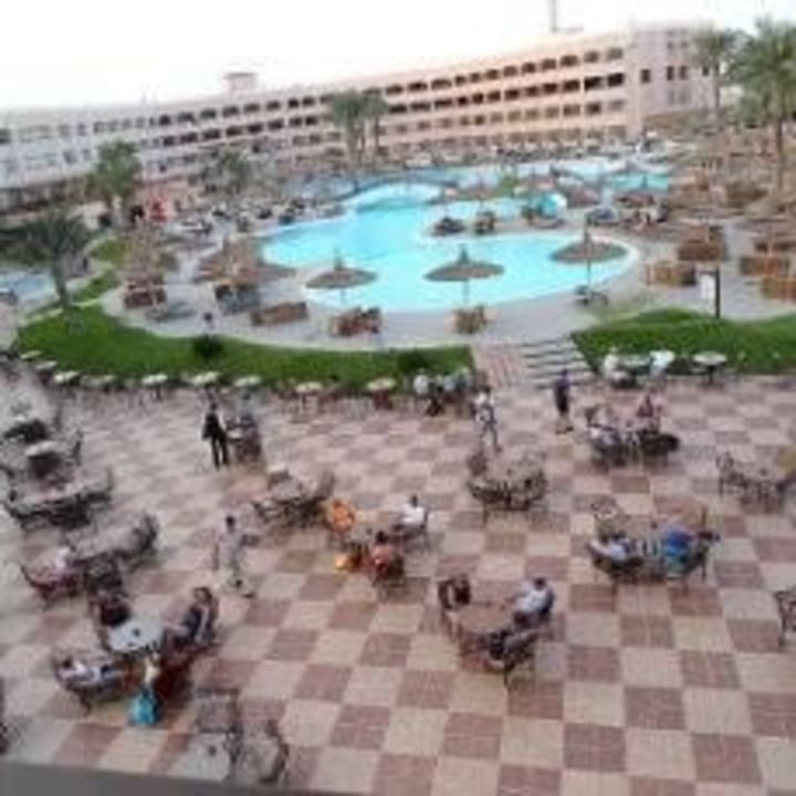 Вид на кафе из номера Beach Albatros Resort