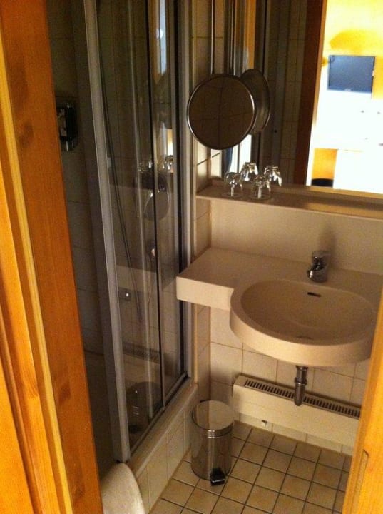 Kleines Badezimmer Hotel Dirsch Wellness & Spa Resort