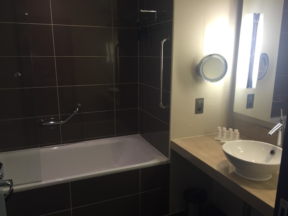 Badezimmer um Business Class Room Hotel Radisson Blu Abu Dhabi Yas Island