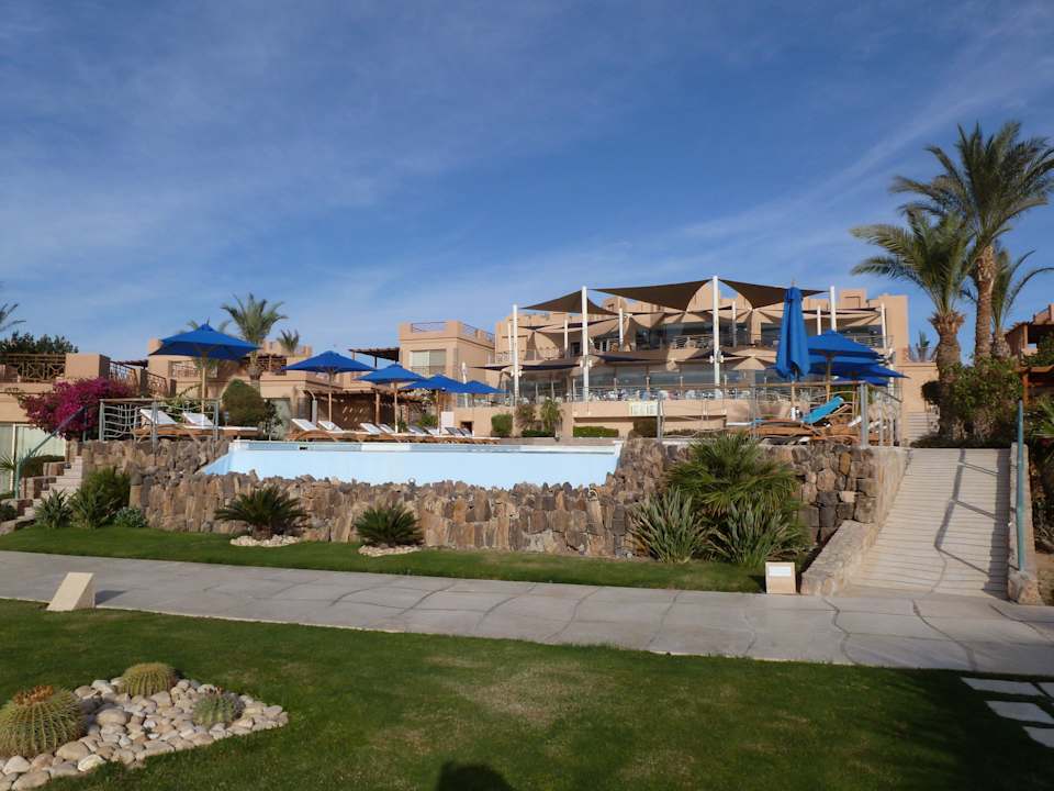 Blick vom Strand über die Poolanlage zum Restauran Shams Prestige Abu Soma-Adults Only