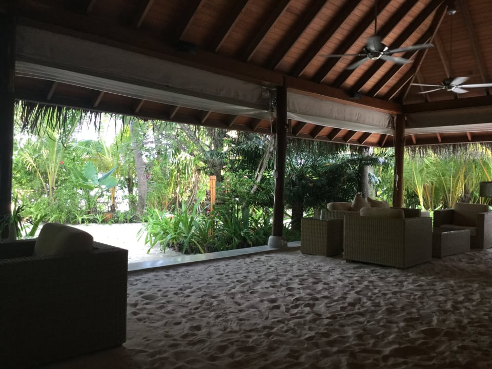 Lobby Outrigger Maldives Maafushivaru Resort