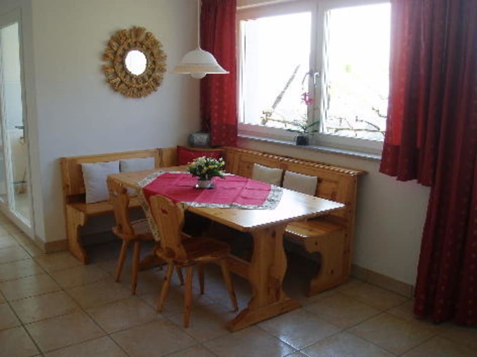 Landhauswohnung Essecke in Naturholz Appartement & Weingut Linter