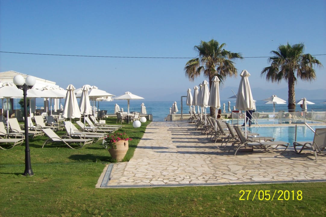 Außenansicht Acharavi Beach Hotel