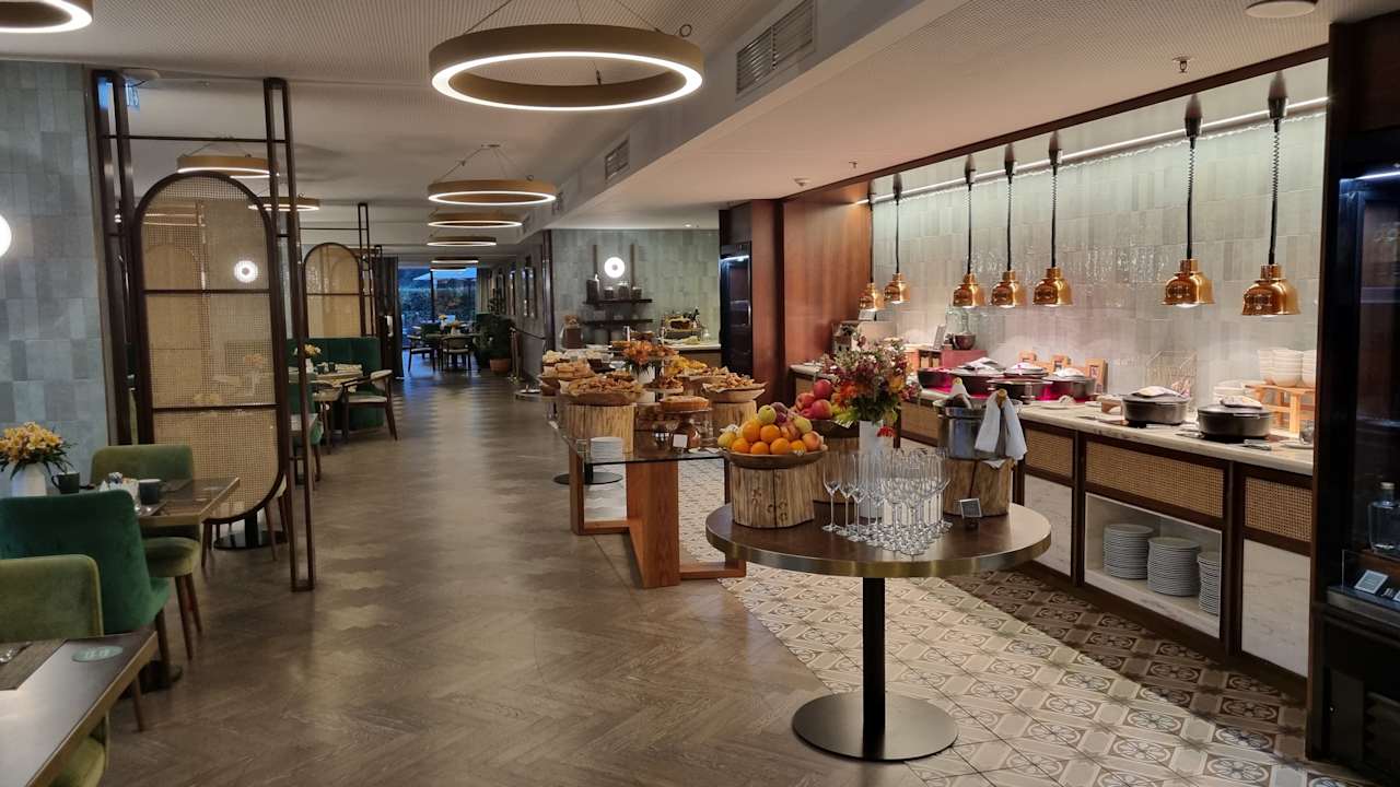 Gastro Boeira Garden Hotel Porto Gaia, Curio Collection by Hilton