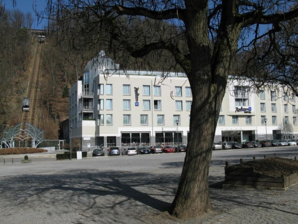 Kabinen-Standseilbahn zur Therme Radisson Blu Palace Hotel