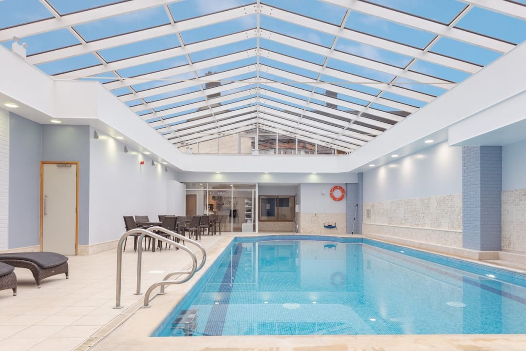 Pool DoubleTree by Hilton Oxford Belfry