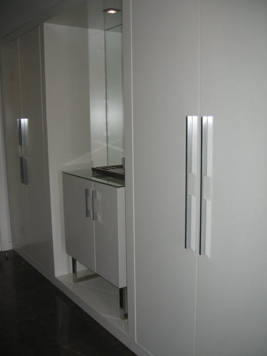 Kleiderschränke und Minibar Hotel G Gold Island Selected