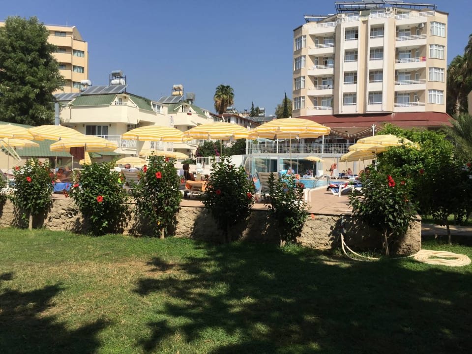 Hotelansicht mit Pool von hinten Incekum Su Hotel
