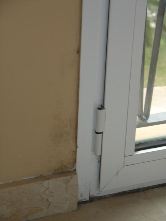 Schimmel an der Schlafzimmerwand Grupotel Playa de Palma Suites & Spa