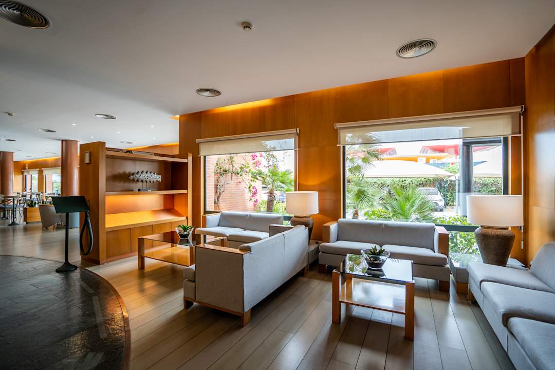 Lobby Hotel Posadas de España Malaga