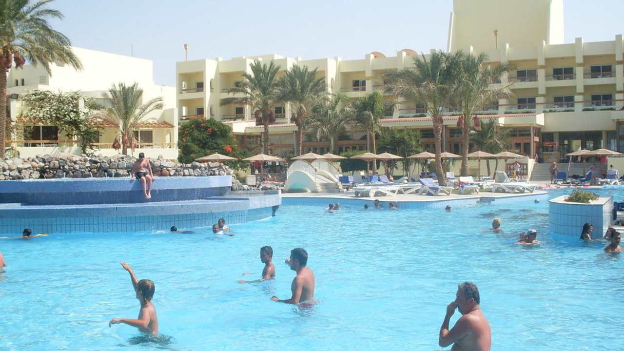 Pool Palm Beach Resort