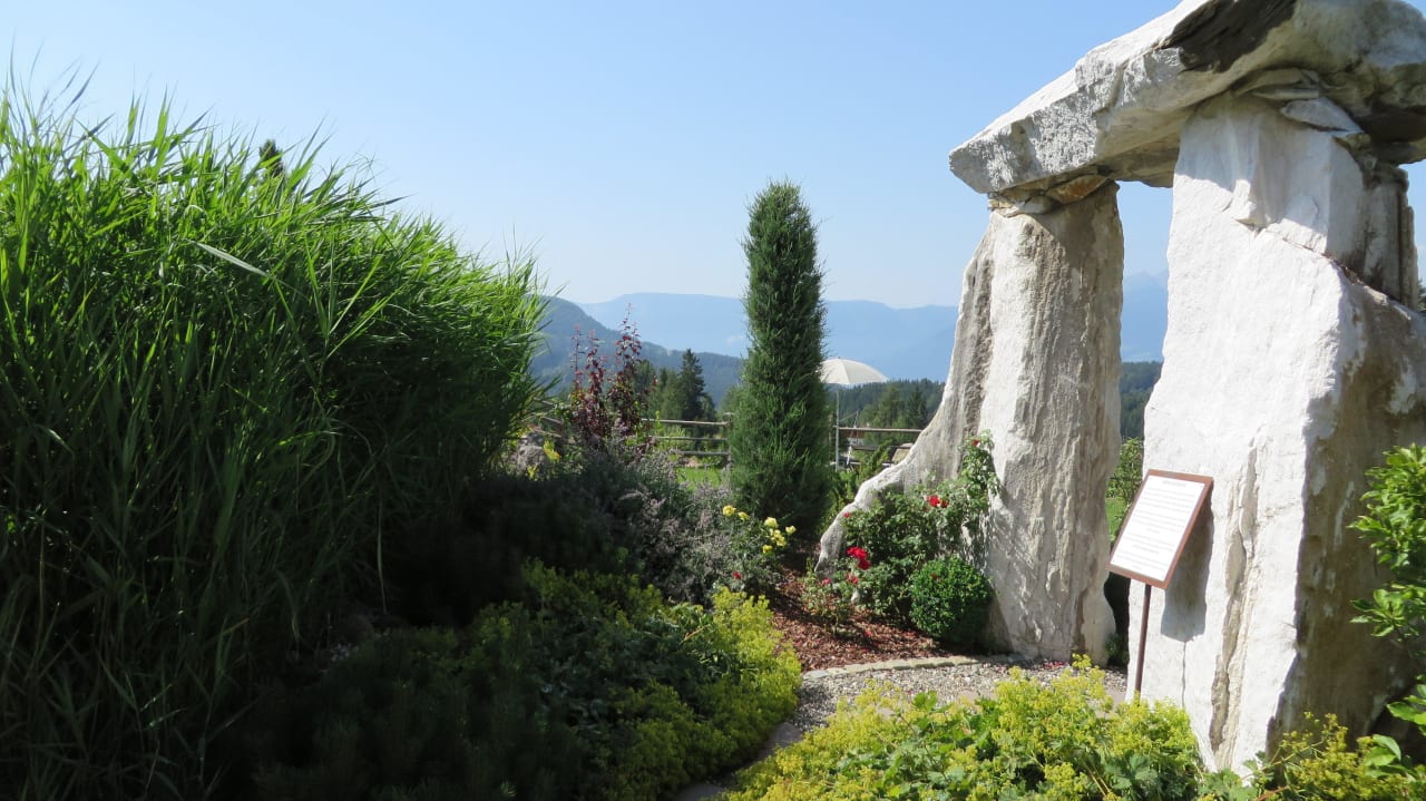 Herrliche Außenanlage Hotel Chalet Mirabell