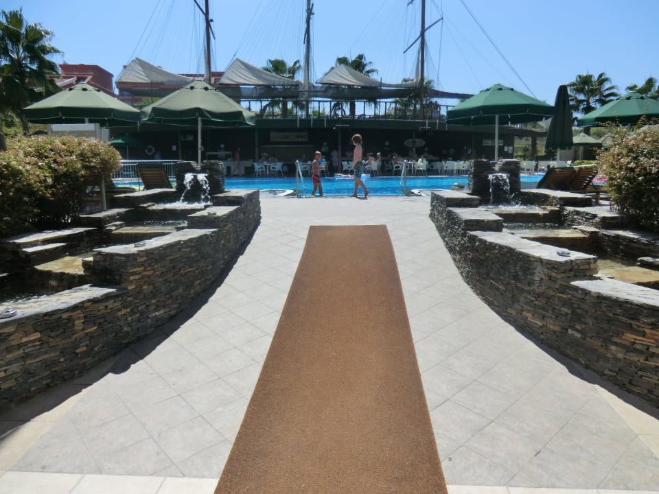 Weg zum Pool Can Garden Resort