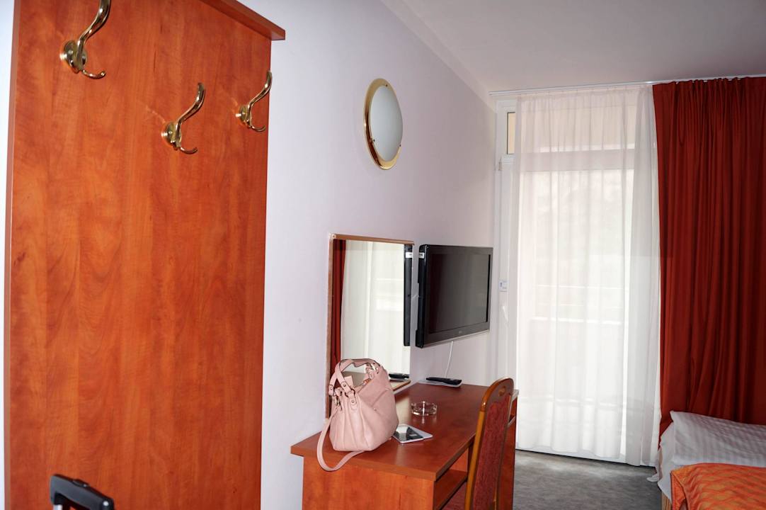 Raum / Zimmer / Schlafbereich (Innenansicht) Hotel Baska