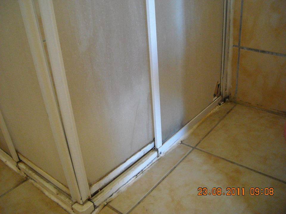 Defekte Duschkabine Hotel Kleopatra Alis