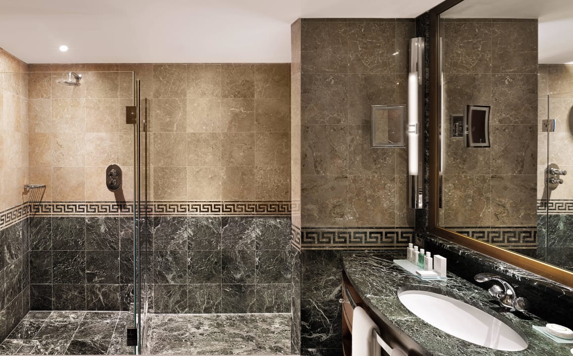 Business Corner Suite Lake View - Bathroom Hotel President Wilson