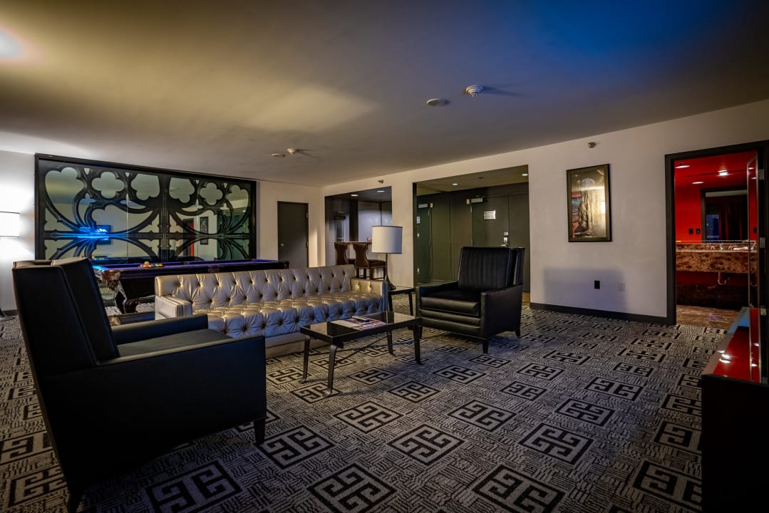 Zimmer Virgin Hotels Las Vegas, Curio Collection by Hilton