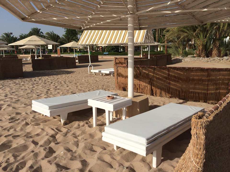 Liegeplätze mit neuen aus Kunstleder Matratzen Menaville Safaga