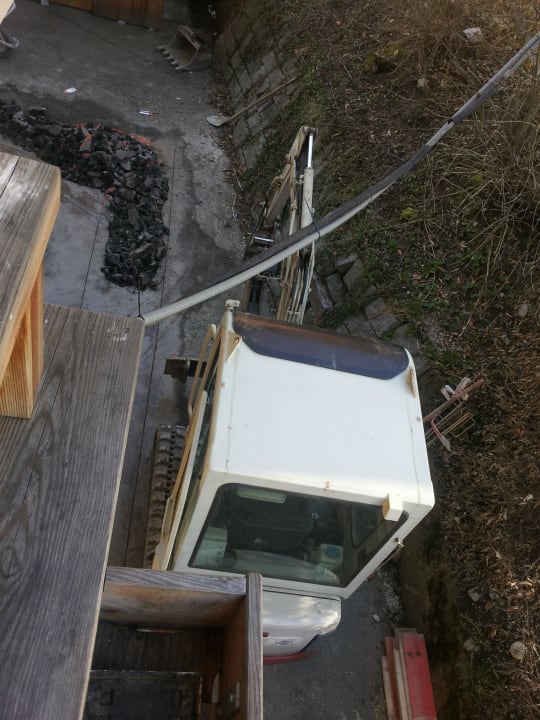 Der Bagger unter unserem Fenster Strandhotel am Weissensee