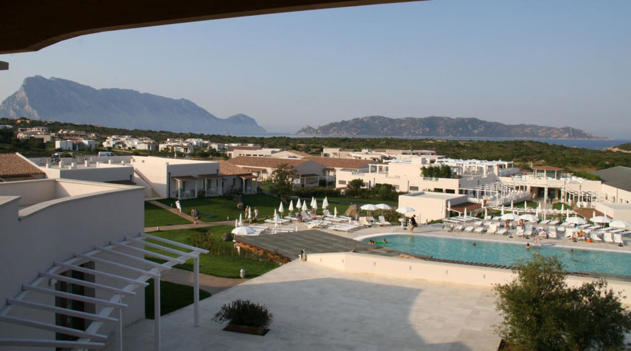 Von der Lobby auf den Pool zum Meer Grande Baia Resort & Spa