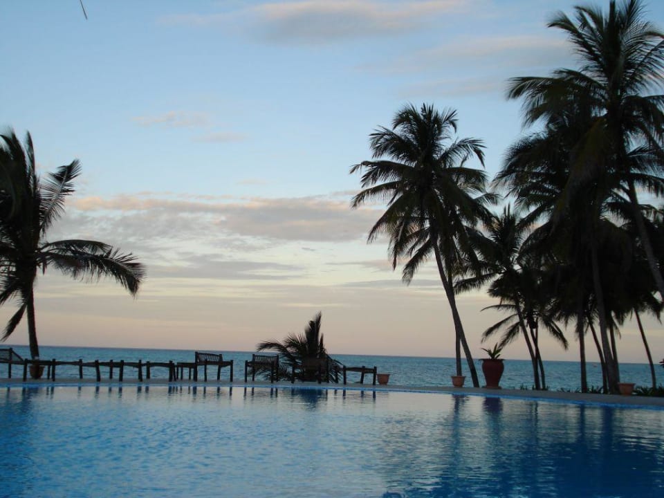 Pool Karafuu Beach Resort & Spa
