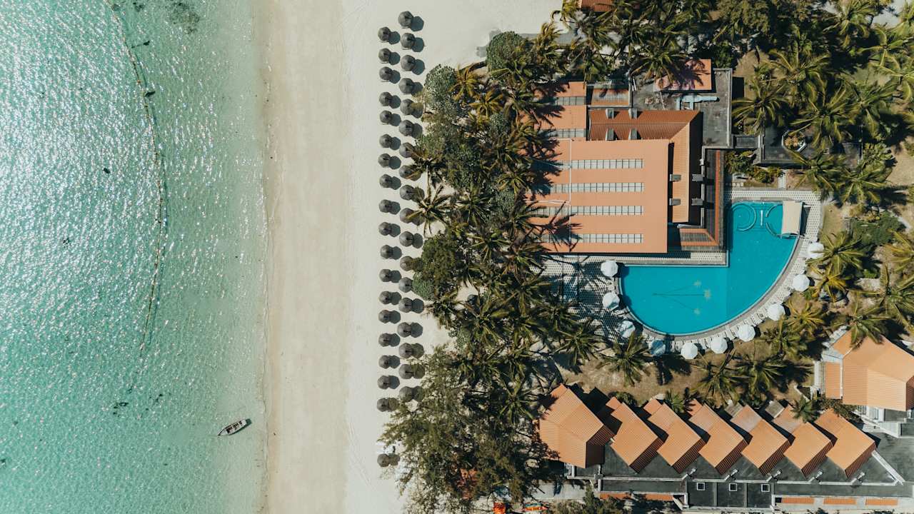 Außenansicht Crystals Beach Resort Belle Mare, a member of Radisson Individuals