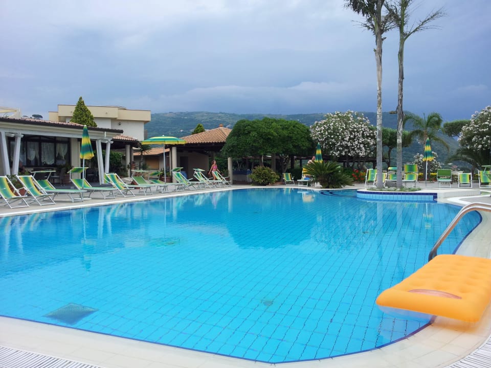 Pool Hotel Residence Sciaron