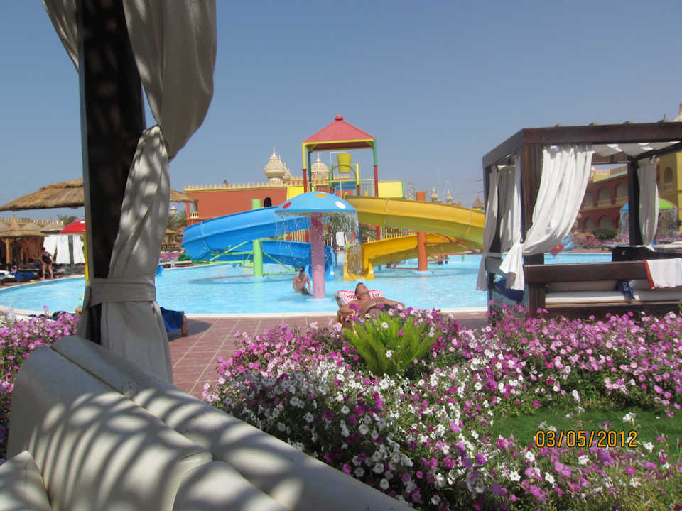 В беседке - вид на бассейн Pickalbatros Alf Leila Wa Leila Resort - Neverland Hurghada
